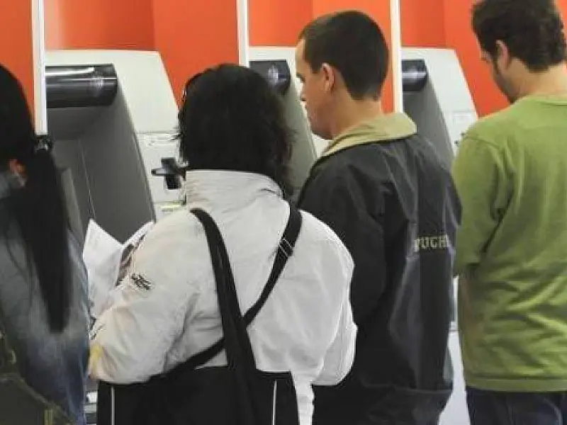 Sem taxas: conta corrente gratuita é direito, saiba como fazer a sua
