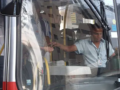 Cartão passa a ser obrigatório no transporte coletivo e tarifa aumenta para R$ 2,85