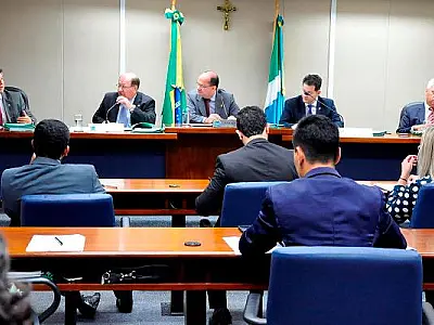 Projeto Escola Sem Partido passa pela CCJR e segue a plenário