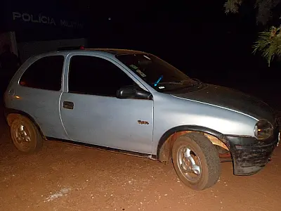 Motorista foge durante bloqueio e polícia recupera carro furtado na Capital