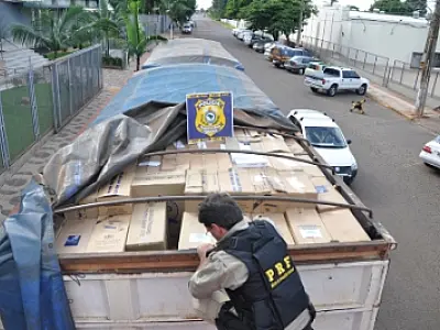 Embriagado, contrabandista de cigarros é preso após oferecer propina a policiais