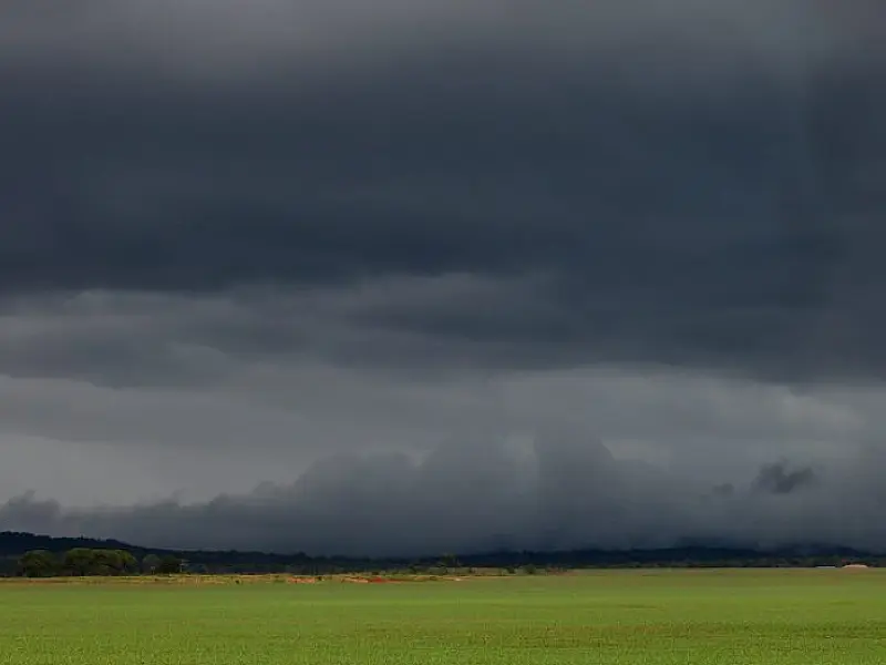 Previsão do Tempo: Aproximação de frente fria trará chuvas e queda na temperatura no sul do Estado
