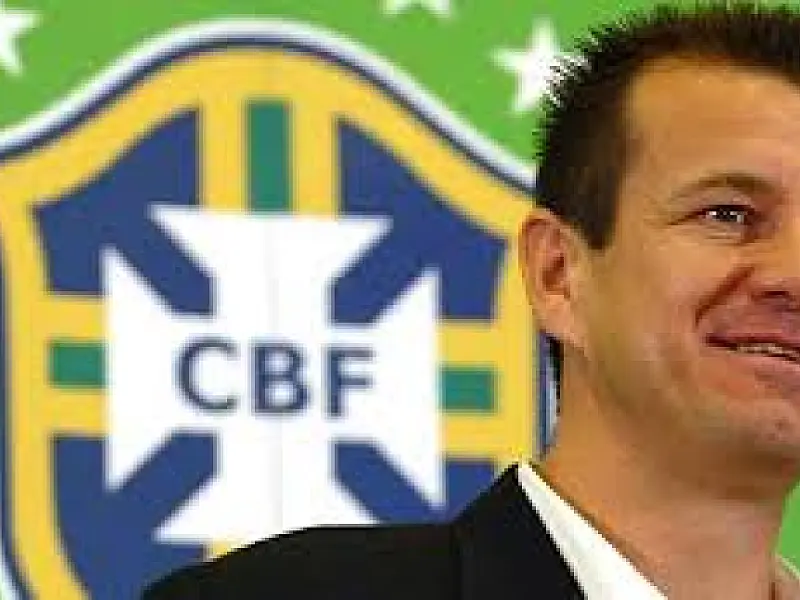 Dunga convoca 22 jogadores para amistosos contra Colômbia e Equador