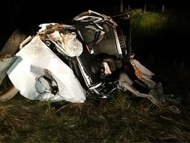 Acidente entre caminhonete e carro deixa uma vitima fatal na BR 060