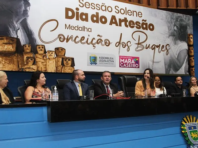 Deputados entregam Medalha Conceição dos Bugres em homenagem a artesãos
