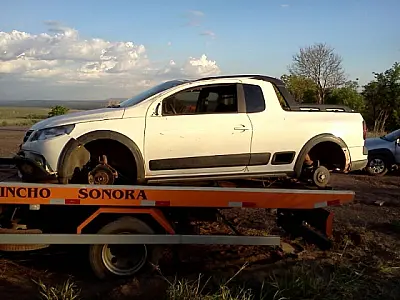Condutor foge depois de capotar veículo na BR-163