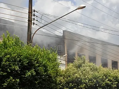Incêndio em distribuidora de bebidas de Nova Andradina