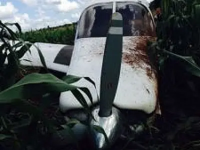 Avião brasileiro é encontrado caído em milharal no Paraguai
