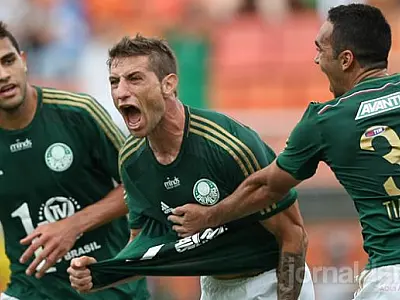 Palmeiras marca no fim e vira sobre Criciúma