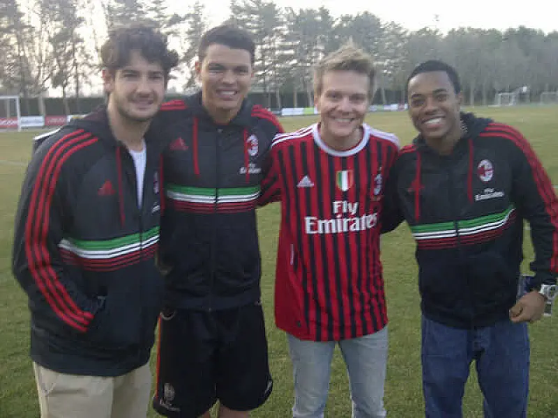 Após assinar com gravadora de jurado do American Idol, Michel Teló visita o Milan
