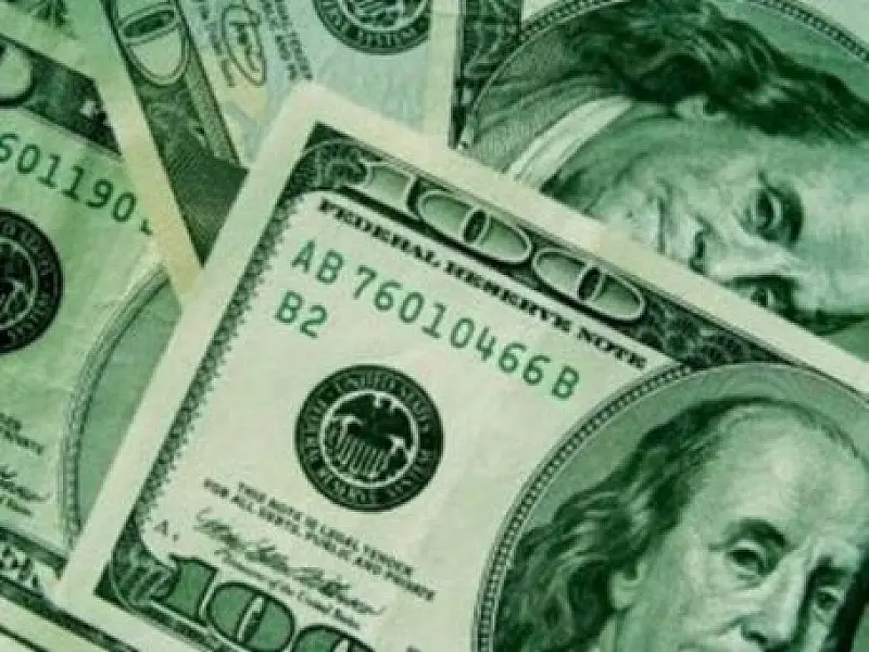 Dólar fecha a R$ 1,60; Bovespa avança 0,49%