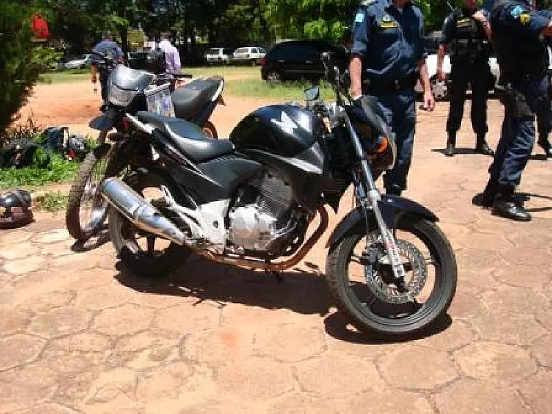 Policiais recuperam motocicleta furtada em Antonio João