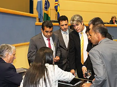 Até líder vota contra veto do prefeito na Câmara
