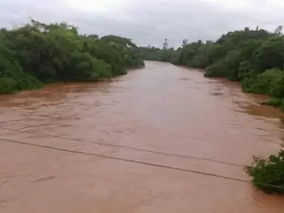 Governo envia cestas básicas e água para famílias ilhadas em Taquarussú