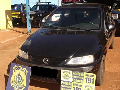 Jovens são presos com carro roubado em Ponta Porã