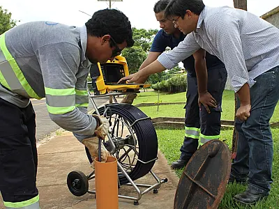 Águas Guariroba utiliza câmera de vídeo para inspecionar rede de esgoto