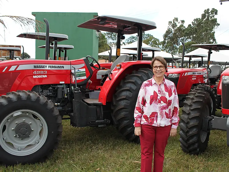 Prefeitos contemplados com equipamentos agrícolas aprovam atuação de Tereza Cristina pela agricultura familiar de MS
