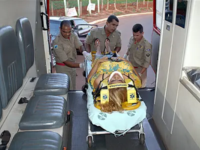 Acidente de moto deixa mulher ferida em Fátima do Sul