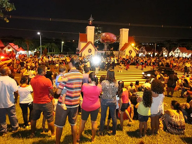 Cidade do Natal é inaugurada e mais de 2 mil pessoas prestigiam abertura