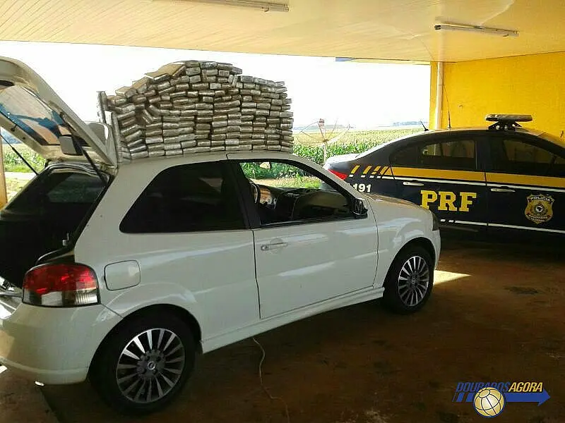 Homem é detido com maconha em fundo falso de veículo