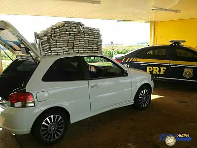 Homem é detido com maconha em fundo falso de veículo
