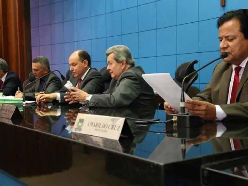 Deputados aprovam proibição de uso de celulares em UTIs neonatais