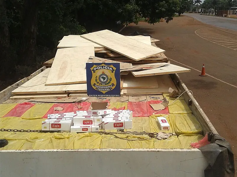 Motorista é preso com carga de cigarros