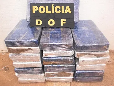 Adolescente é apreendido com 23 Kg de maconha dentro das malas