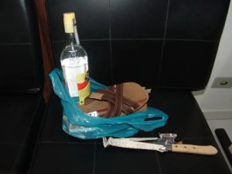 Homem se joga na frente de caminhão e morre