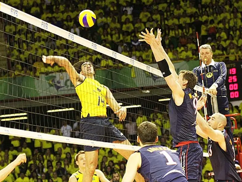 Brasil sofre, mas vence EUA na Liga Mundial de vôlei