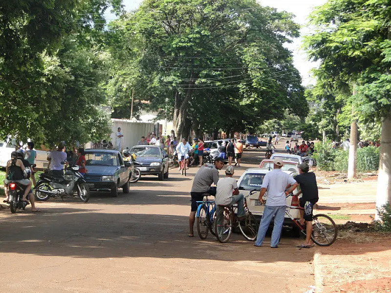População de Itaporã acompanha velório de mãe e filhos assassinados pelo pai