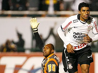 Corinthians vence com dificuldades o América/MG, 2 a 1
