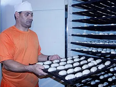 Produzidos em presídio, pães são distribuídos para população carente