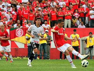Corinthians consegue ponto suado, mas deixa a liderança