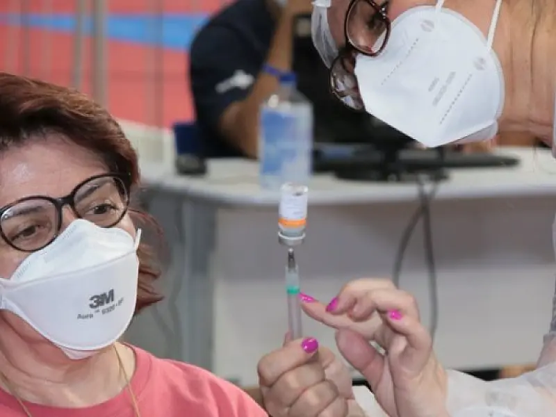 PREFEITURA RETOMA VACINAÇÃO À TARDE PARA PESSOAS COM 49 ANOS OU MAIS E APLICAÇÃO DA 2ª DOSE