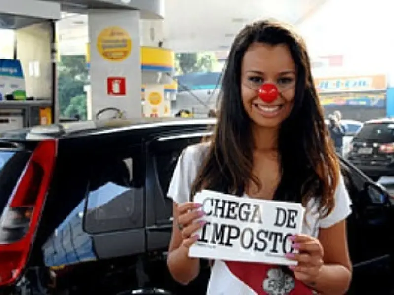 Dia sem impostos é comemorado com baixa de preços em alguns comércios