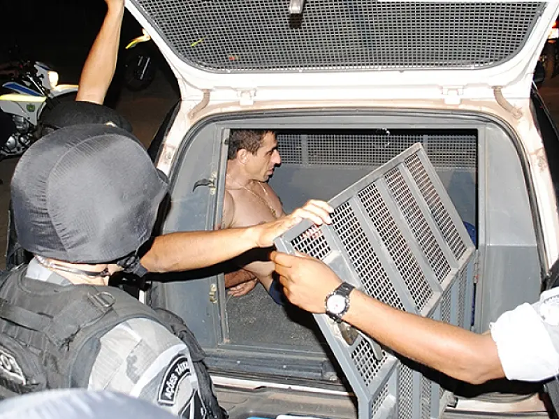 Após mais de nove horas, homem liberta filho e se entrega à polícia