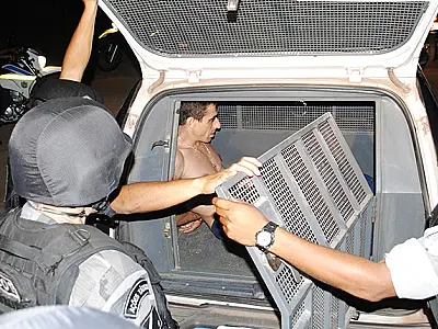 Após mais de nove horas, homem liberta filho e se entrega à polícia