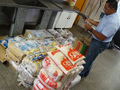 Escolas municipais começam a receber alimentos para a merenda