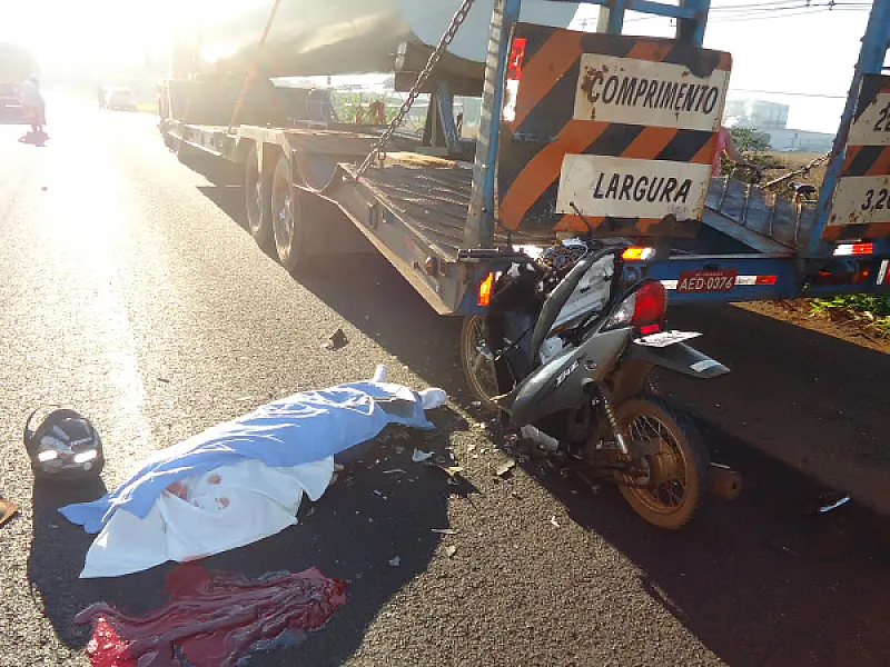 Sol pode ter causado morte de motociclista que bateu contra carreta na BR-163