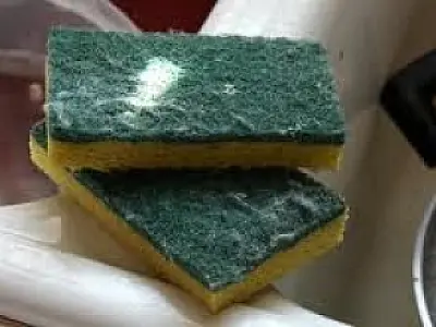 Esponja de cozinha é mais suja do que privada, diz estudo