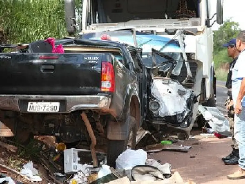 Casal e uma criança morrem em acidente na BR-163
