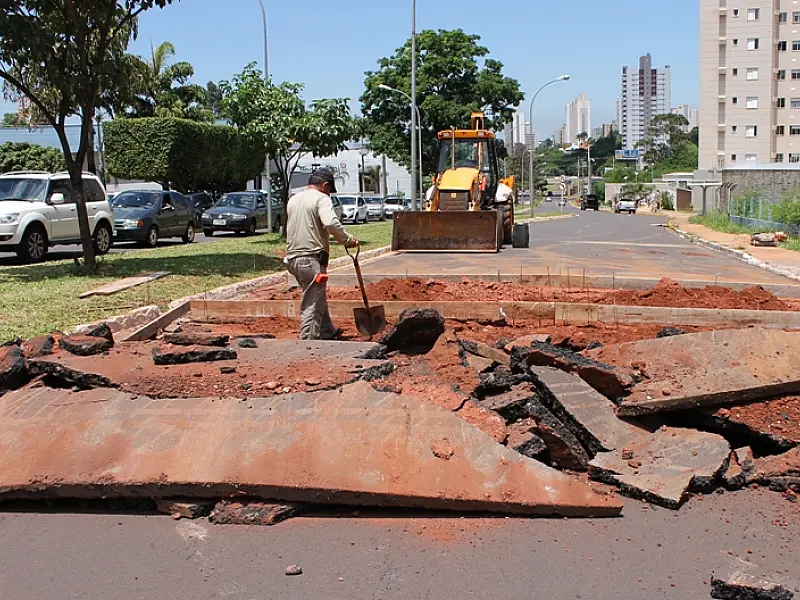Interdição em parte da Av. Ricardo Brandão causa congestionamento moderado