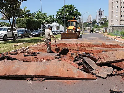 Interdição em parte da Av. Ricardo Brandão causa congestionamento moderado