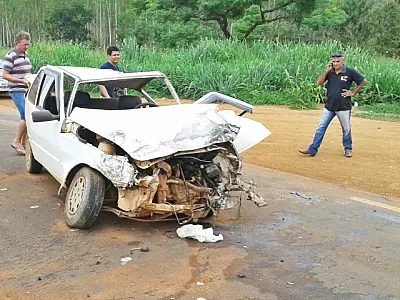 Três ficam feridos em acidente na BR-163 em Coxim