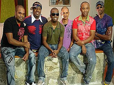 Negritude Júnior se apresenta hoje na Praça do Rádio