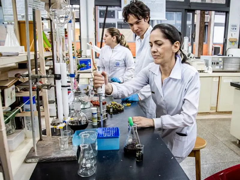 Estudo apoiado pela Fundect gera a 1ª patente do óleo essencial de guavira para uso em cosméticos