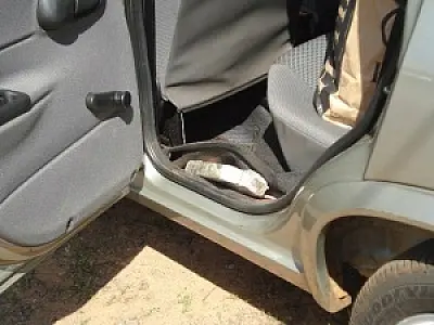 Mulher é presa com carro roubado recheado de droga