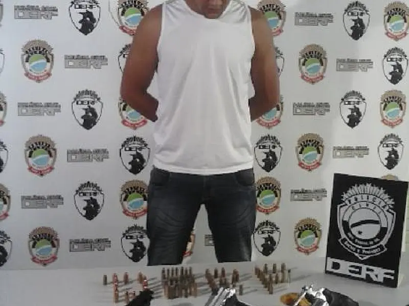 Homem é preso acusado de posse irregular de arma de fogo