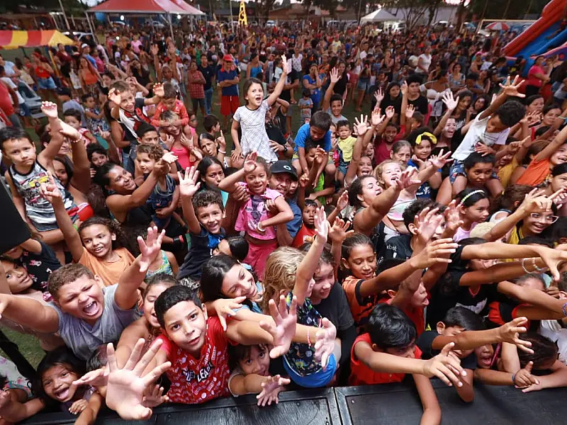 Natal nos Bairros: Semana começa animada para famílias do bairro São Conrado